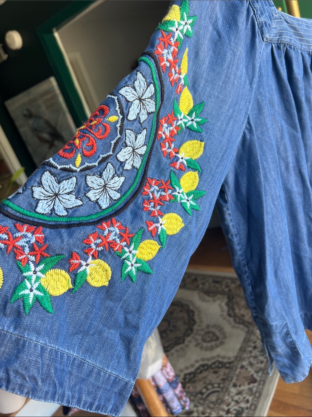 crown & ivy Blue Embroidered chambray Peasant Blouse Size Large - Picture 2 of 6
